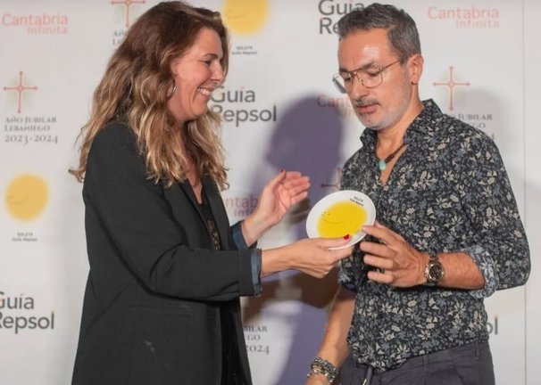 'Kuman' fue uno de los Soletes que recibió su galardón físico en la última presentación, en Santander. Foto: Sofía Moro