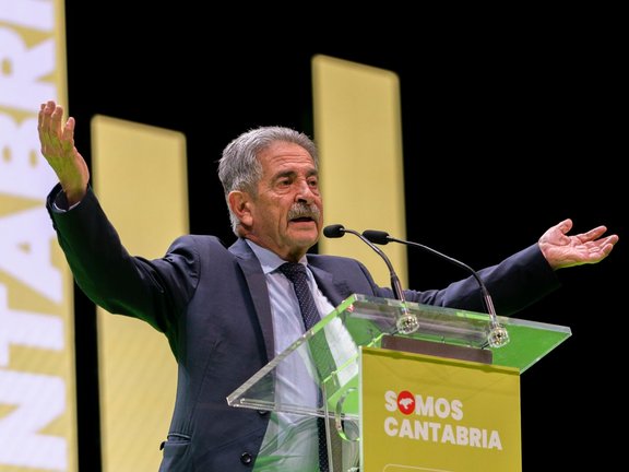 El hasta entonces presidente de Cantabria, Miguel Ángel Revilla. (EFE/ROMÁN G. AGUILERA)