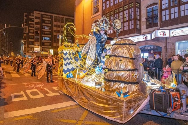 Desfile de carnaval por las calles de Torrelavega. / Alerta