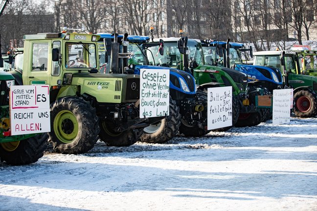 Varios tractores durante una protesta. EP