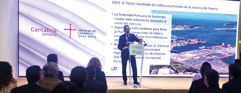 El presidente de la Autoridad Portuaria, César Díaz, durante la presentación ayer en Fitur 2024. / m. melilla
