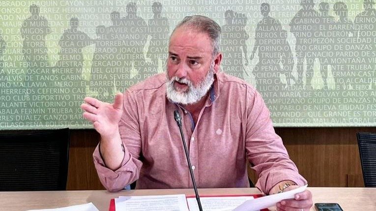 El portavoz del Grupo Municipal Vox en el Ayuntamiento de Torrelavega, Roberto García Corona. / Alerta