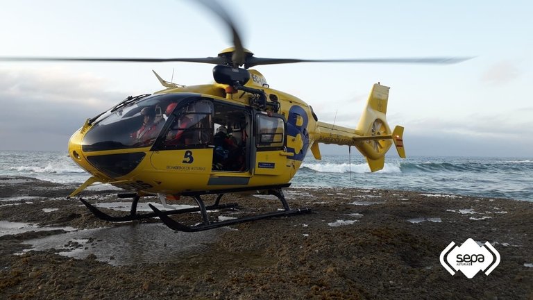 Helicóptero de rescate de Bomberos de Asturias. / BOMBEROS DE ASTURIAS