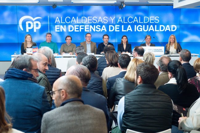 Los alcaldes y dirigentes del PP de la Comunidad de Madrid. EP / Gustavo Valiente