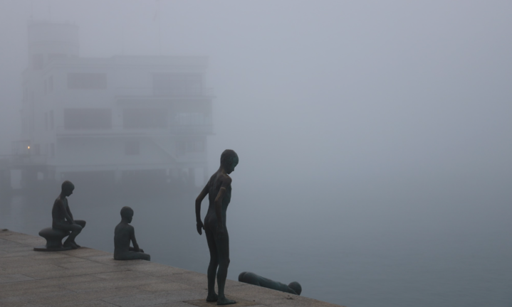'Los Raqueros' en Santander bajo la espesa niebla. / FACEBOOK