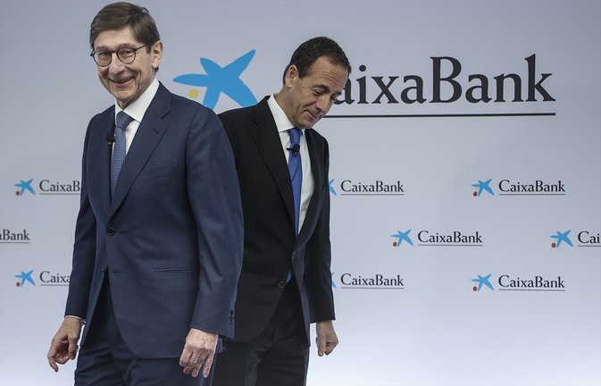 El presidente de CaixaBank, José Ignacio Goirigolzarri (i), y el consejero delegado de la entidad, Gonzalo Gortázar (d). EP / Rober Solsona