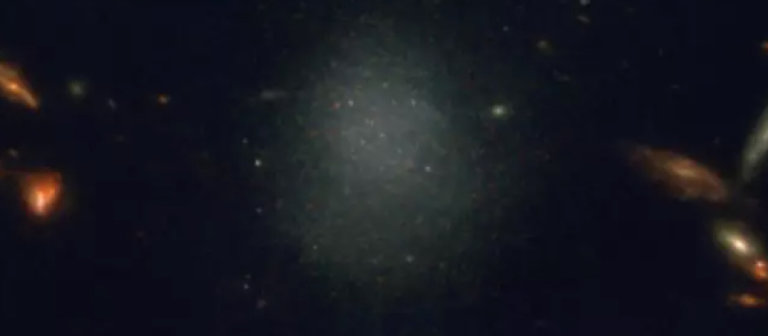 La galaxia enana descubierta por el telescopio. / NASA