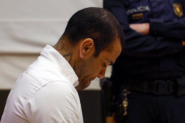 El futbolista Dani Alves durante el juicio. / EFE