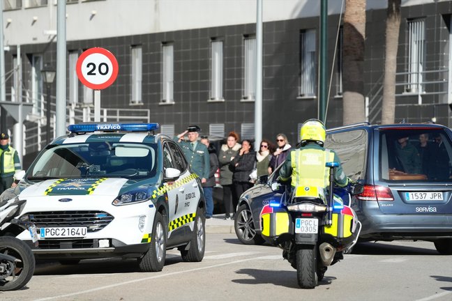 El cuerpo del guardia civil fallecido en Barbate por una narcolancha llega a la Comandancia de la Guardia Civil en Cádiz. EP / Joaquin Corchero
