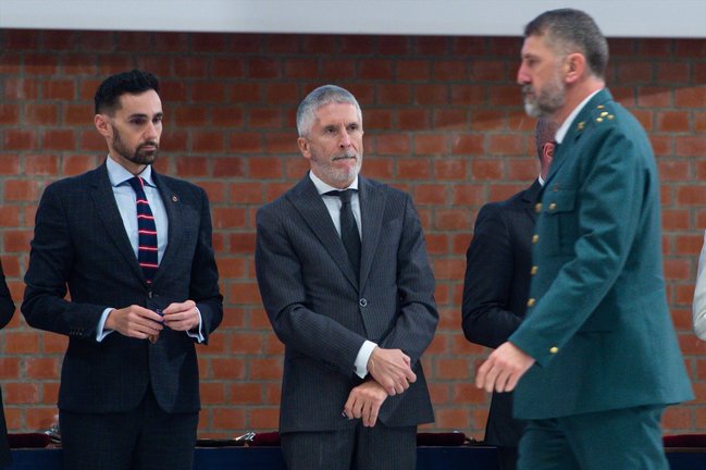 El secretario de Estado de Seguridad, Rafael Pérez (1i), y el ministro del Interior, Fernando Grande-Marlaska (c), durante un acto. EP / Gustavo Valiente