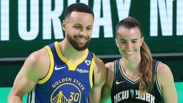 Stephen Curry gana a Sabrina Ionescu en el desafío de triples del NBA All-Star 2024. / EP