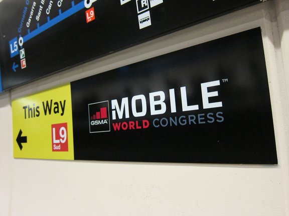 Un cartel en el metro de Barcelona del Mobile World Congress. EP