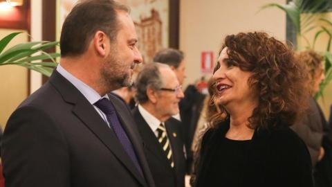 La vicepresidenta y ministra de Hacienda, María Jesús Montero y José Luis Ábalos.