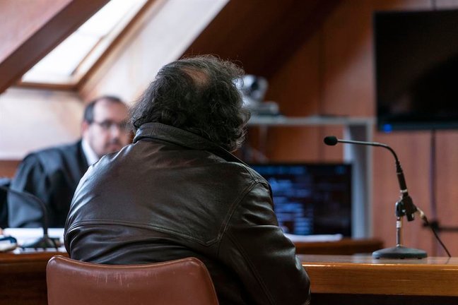 La Audiencia de Cantabria juzga a un acusado de la muerte de su madre, que murió con 84 años en situación de abandono, para quien la Fiscalía pide 20 años de cárcel. EFE/Román G. Aguilera