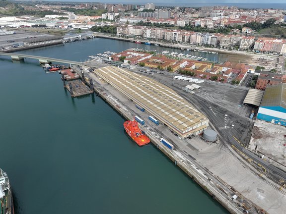 Imagen aérea del Puerto de Santander y el muelle de la Margen Norte. / Alerta