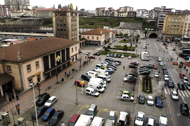 Imagen de la Plaza de Estaciones de Renfe y Feve de la ciudad de Santander. / Alerta