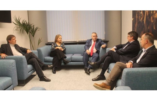 Imagen de archivo entre la reunión de Reunión entre Santos Cerdán y Carles Puigdemont. EP / Archivo
