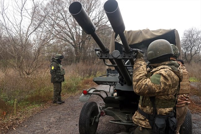 Dos militares ucranianos en el campo de batalla. EP / Vyacheslav Madiyevskyi