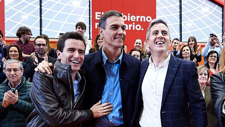 Pedro Sánchez y Pablo Zuloaga participan en el acto de presentación de la candidatura a la alcaldía de Santander de Pedro Casares en 2019. / Alerta