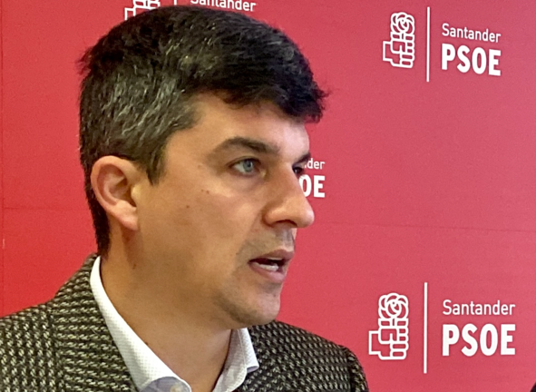 El concejal del PSOE de Santander, Daniel Fernández. / A.E.