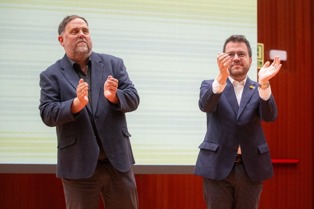 El presidente de Esquerra Republicana (ERC), Oriol Junqueras (i), y el presidente de la Generalitat de Catalunya, Pere Aragonès (d). EP /  Lorena Sopêna / Archivo