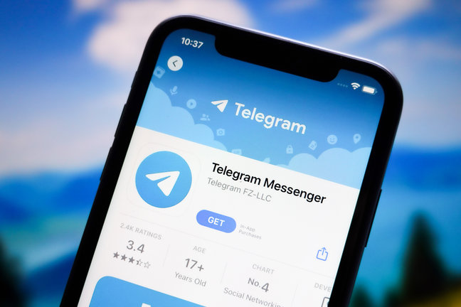 Un móvil con la aplicación de Telegram. / EP