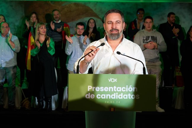 El presidente de VOX, Santiago Abascal, interviene durante la clausura del acto de presentación de los candidatos de Vox a las elecciones del Parlamento vasco. EP / Carlos González