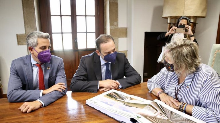 De izda a derecha: El vicepresidente de Cantabria, Pablo Zuloaga; el ministro de Transportes, José Luis Ábalos, y la alcaldesa de Camargo, Esther Bolado. 1 de julio de 2021 / ARCHIVO ALERTA