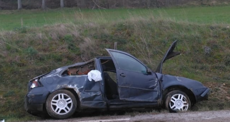 El coche de la joven tras sufrir el accidente