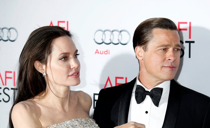 Foto de archivo de la actriz y directora Angelina Jolie y su exesposo Brad Pitt. / Jimmy Morris