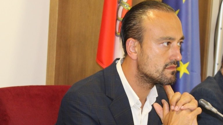 El alcalde de Torrelavega, Javier López Estrada, en un Pleno. / Alerta