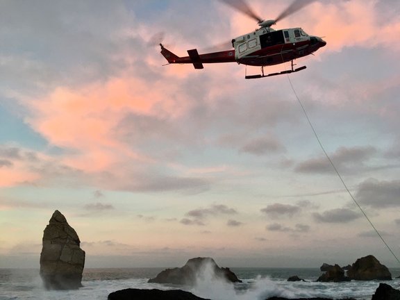 Helicóptero realizando un rescate. / 112 Cantabria