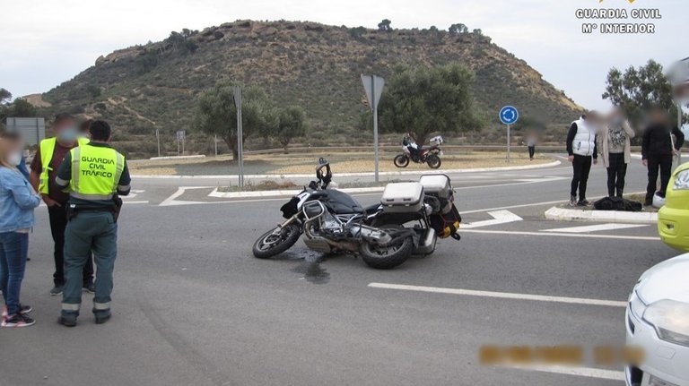 La Guardia Civil accidente de una moto. / ARCHIVO
