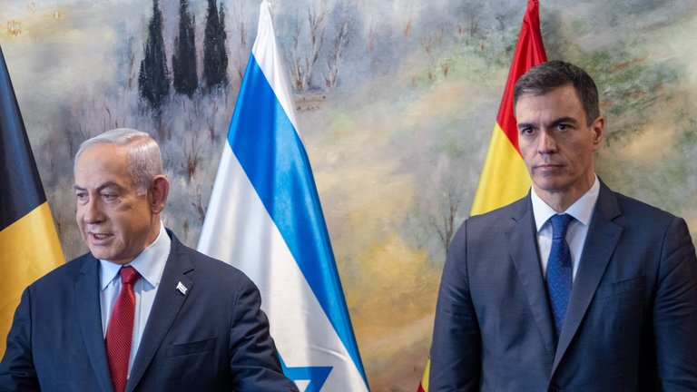 Benjamin Netanyahu y Pedro Sánchez durante un encuentro en 2023. / EP
