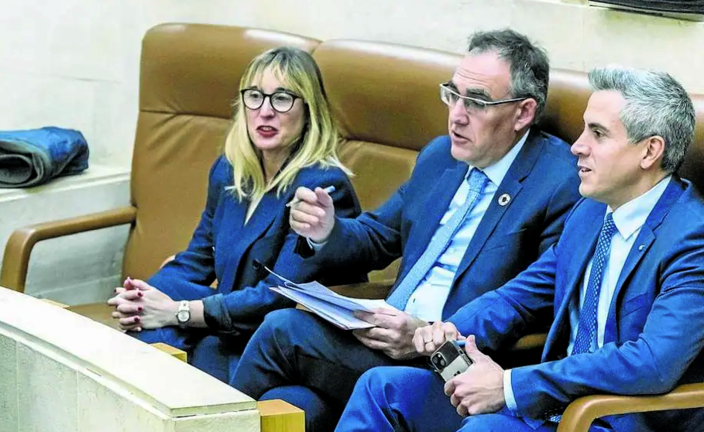 Alicia Renedo, Raúl Pesquera, junto a líder del PSOE cántabro, Pablo Zuloaga.