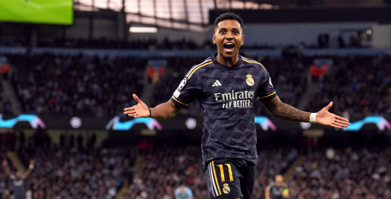 17 April 2024, United Kingdom, Manchester: Real Madrid's Rodrygo celebrates scoring their side's first goal during the UEFA Champions League quarter-final second leg soccer match between Manchester City and Real Madrid at the Etihad Stadium, Manchester. Photo: Martin Rickett/PA Wire/dpa

Firma: Martin Rickett / PA Wire / dpa - Only For Use In Spain
