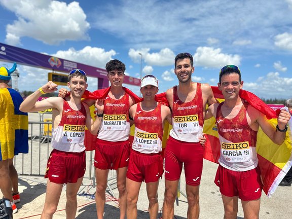 Paul McGrath, Diego García Carrera, Álvaro López, Marc Tur e Iván López logran el oro en el Mundial por equipos en 20 km marcha. / RFEA