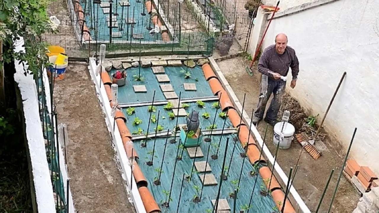 Un vedino de Santander aprovecha el confinamiento para pintar y trabajar. / Hardy