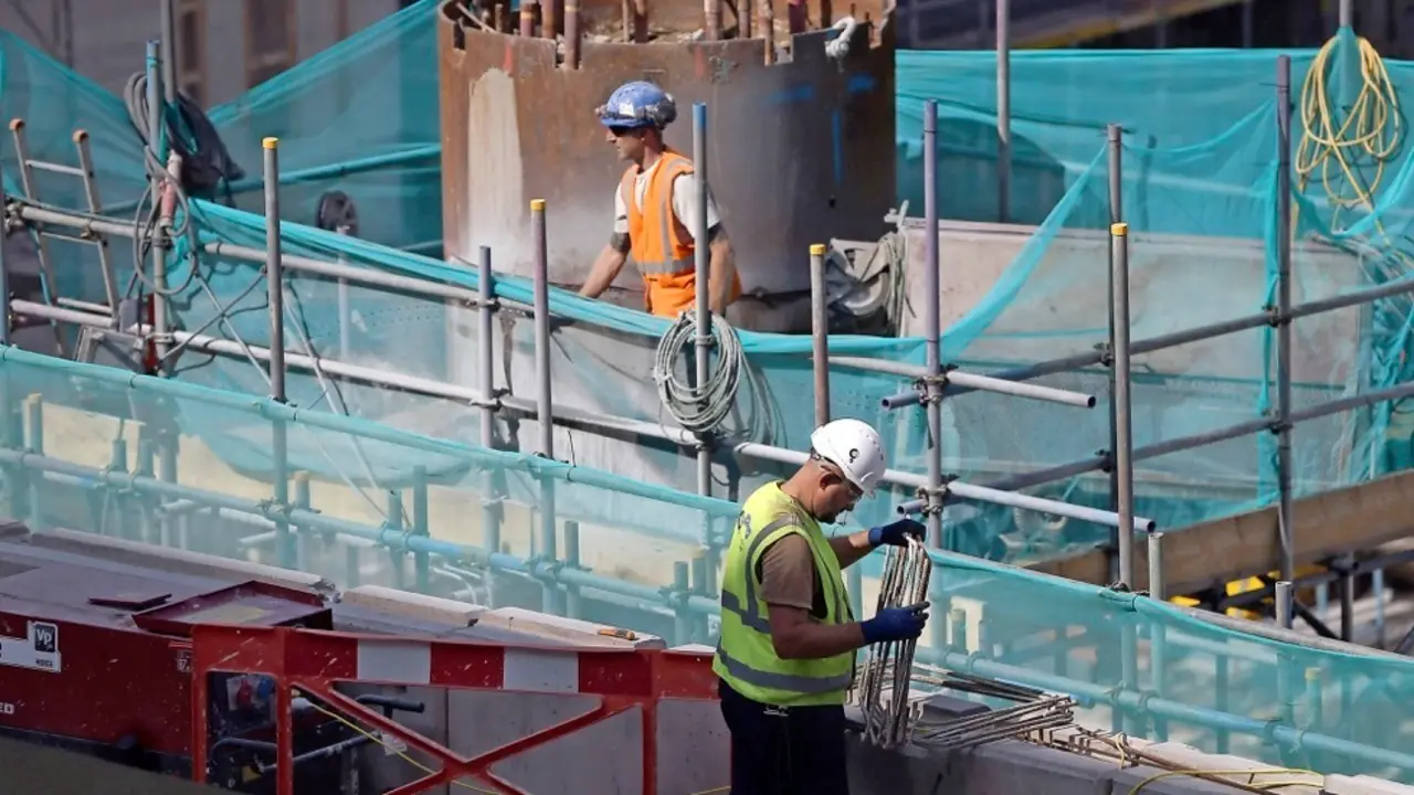 Obreros en una construcci&oacute;n. / ALERTA