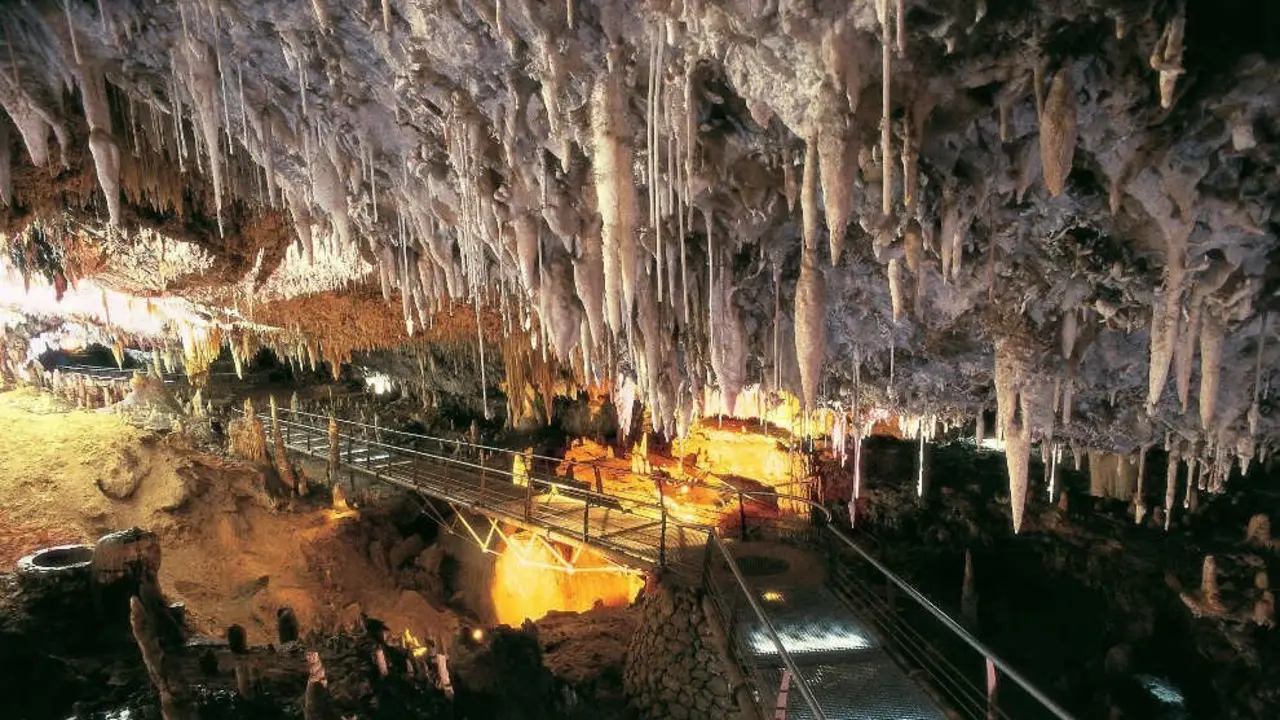 La cueva de El Soplao, Cantabria. / ARCHIVO