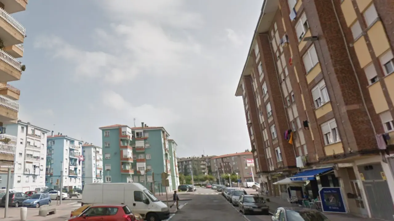 Calle Valle de Cabu&eacute;rniga, Torrelavega, Cantabria.