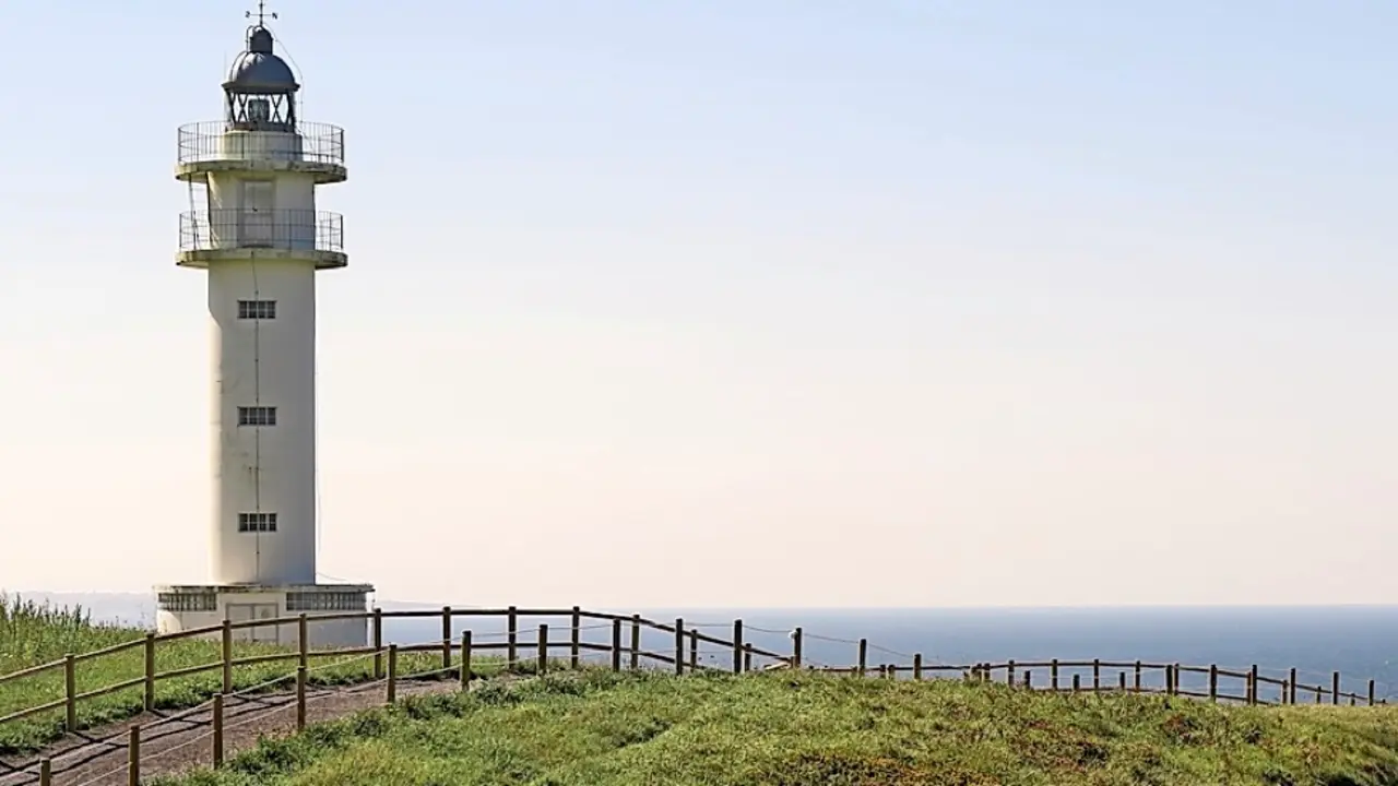 Vista del faro de Ajo. / Alerta