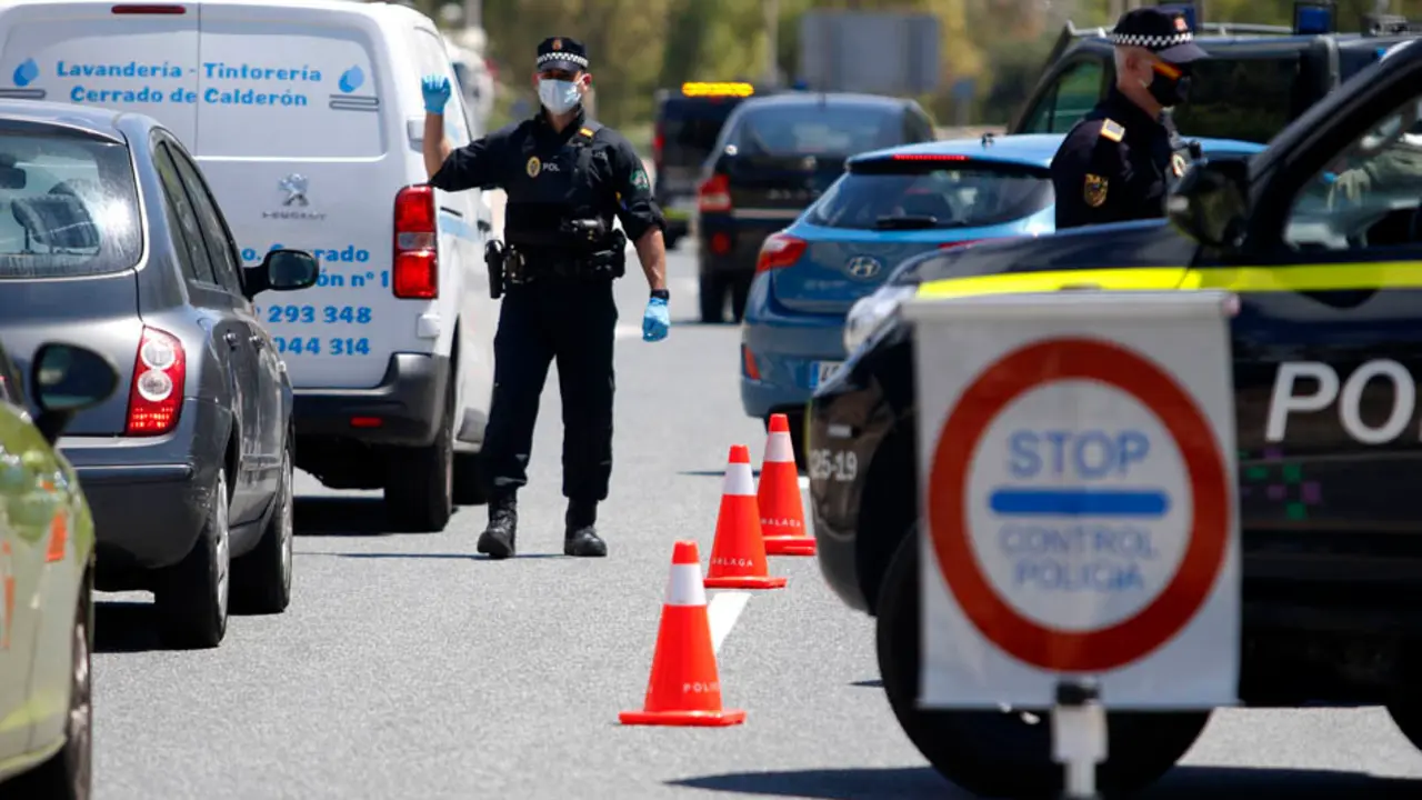 Control de la polic&iacute;a nacional. / E.P.