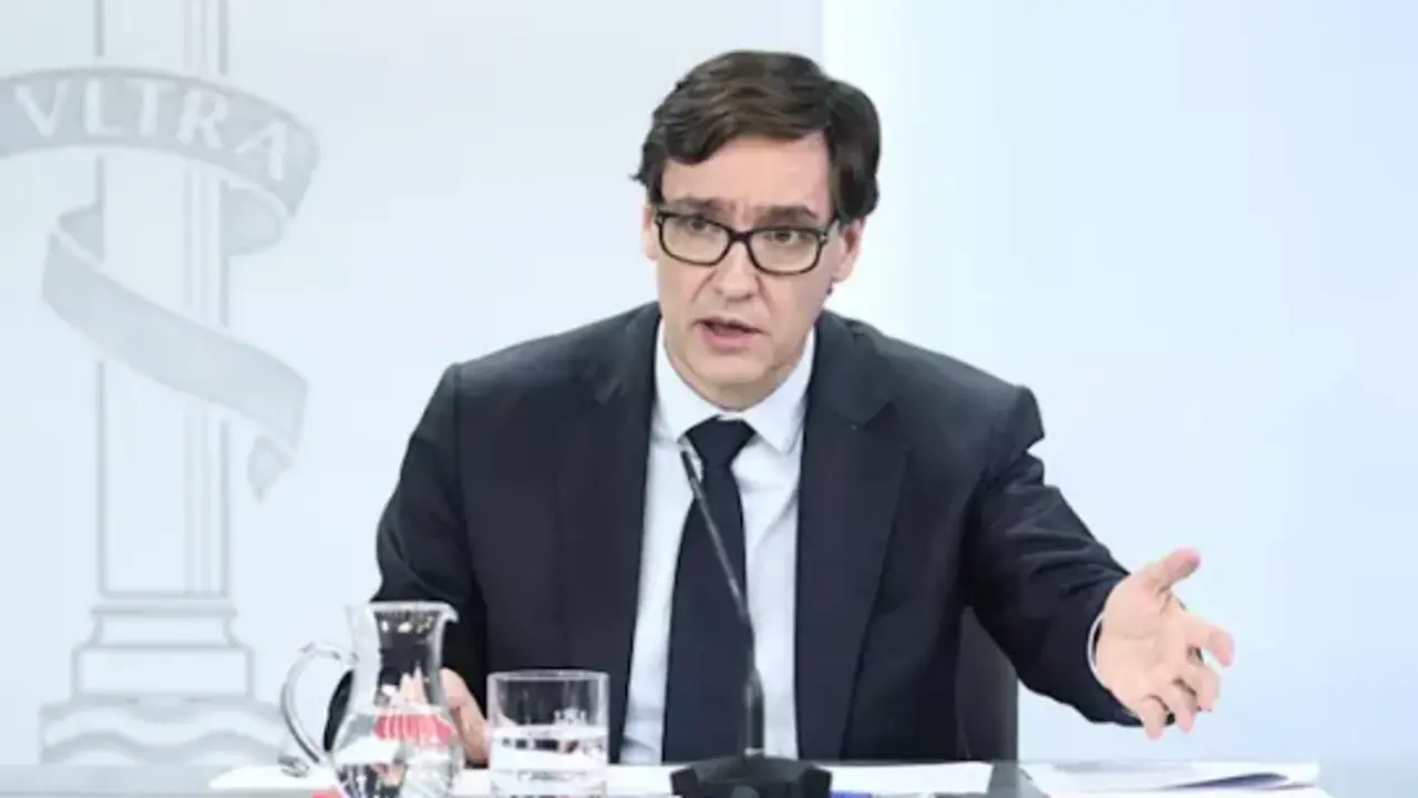 El ministro de Sanidad, Salvador Illa, comparece en rueda de prensa posterior al Consejo de Ministros en Moncloa . / ALERTA