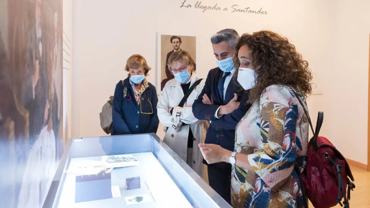 El vicepresidente y consejero de Universidades, Igualdad, Cultura y Deporte, Pablo Zuloaga, inaugura la exposici&oacute;n &lsquo;Benito P&eacute;rez Gald&oacute;s, ilustre santanderino&rsquo;. / Ra&uacute;l Lucio