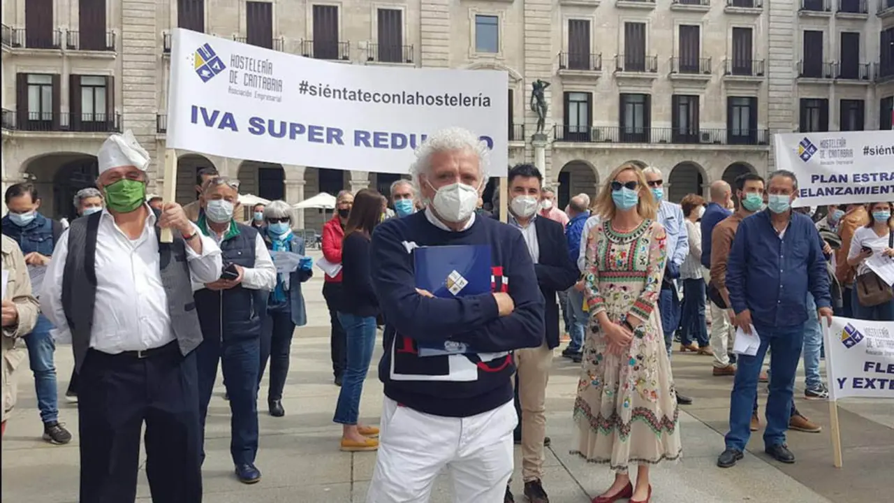 Bajo el lema 'Si&eacute;ntate con la hosteler&iacute;a', el sector ha instado a que se cumplan las 62 reivindicaciones que han trasladado a las administraciones