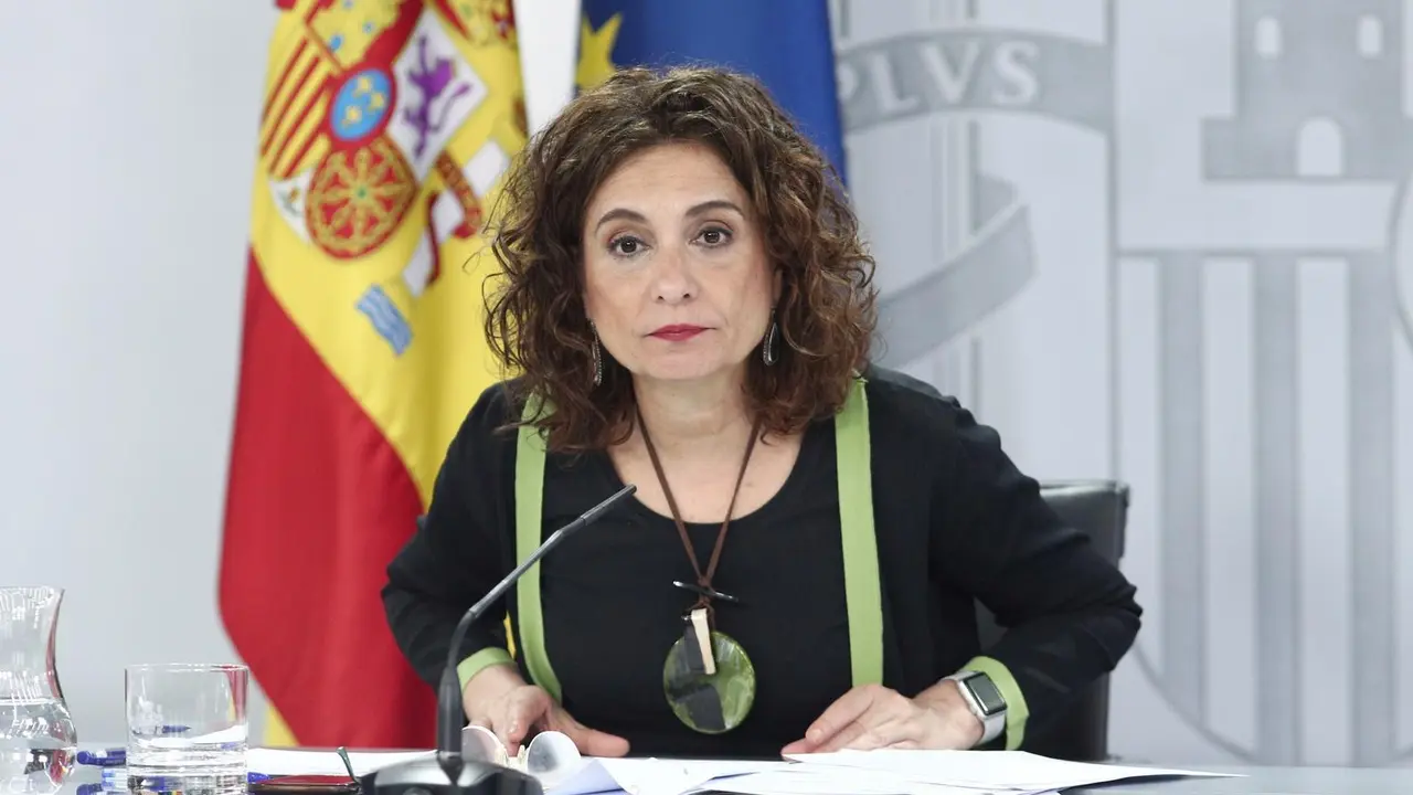 La ministra portavoz y de Hacienda, Mar&iacute;a Jes&uacute;s Montero, comparece en rueda de prensa posterior al Consejo de Ministros celebrado en Moncloa, en Madrid (Espa&ntilde;a), a 16 de junio de 2020.
