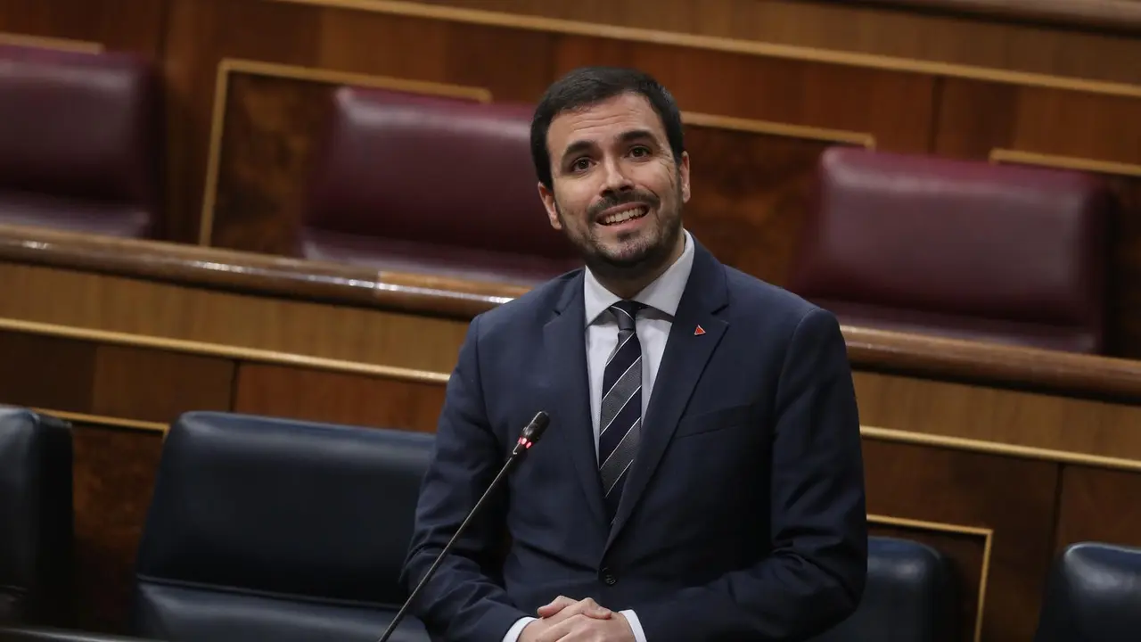 El ministro de Consumo, Alberto Garz&oacute;n, interviene durante el debate en el Congreso
