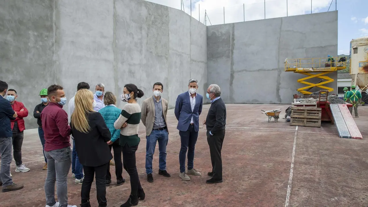 12:30 horas. Liendo
El vicepresidente y consejero de Universidades, Igualdad, Cultura y Deporte, Pablo Zuloaga, visita las obras de remodelaci&oacute;n del front&oacute;n.
17 JUNIO 2020 &copy; Miguel De la Parra