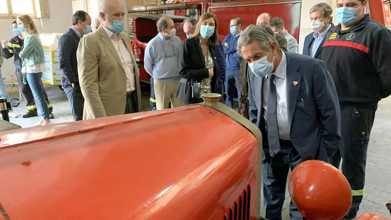 11:00 horas. Plaza de Numancia, 8. Santander
El presidente de Cantabria, Miguel &Aacute;ngel Revilla, acompa&ntilde;ado por la consejera de Presidencia, Interior, Justicia y Acci&oacute;n Exterior, Paula Fern&aacute;ndez Via&ntilde;a, visita la sede del Real Cuerpo de Bomberos Voluntarios de Santander,
17 JUN 20